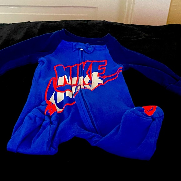 LETS JUST DO IT! NEWBORN BOY 3 PIECE NIKE LOT! Great condition - Picture 2 of 3